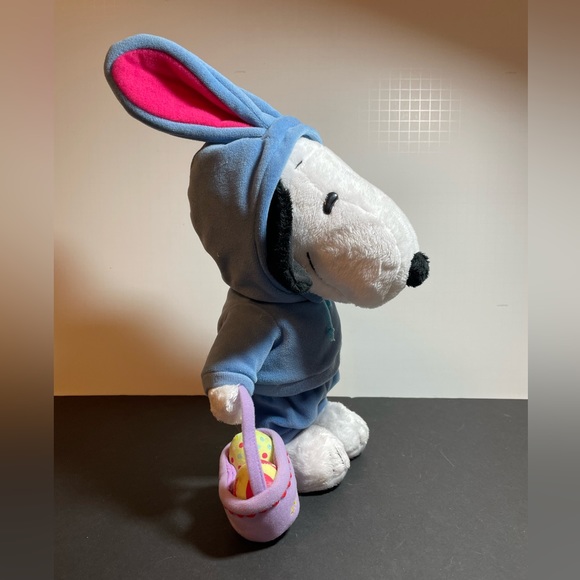 Easter Snoopy Musical by Coyne's,  Plays Peanuts Theme No Motion READ - Picture 2 of 8